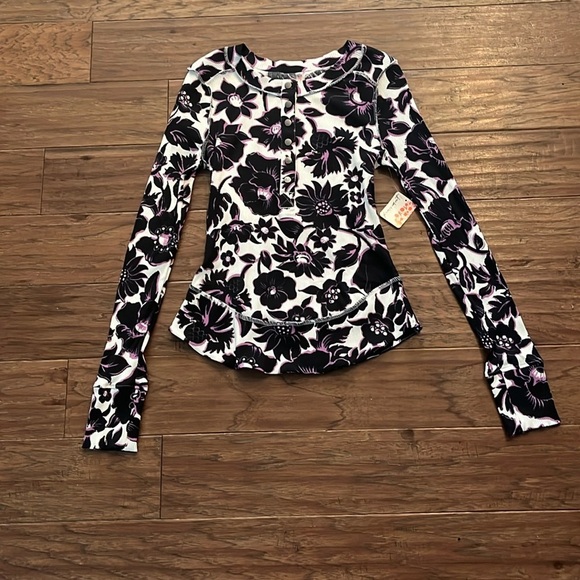 FP Movement by Free People Tops - FP Movement by Free People Rally Printed Layer in Garden Floral Lilac Size M